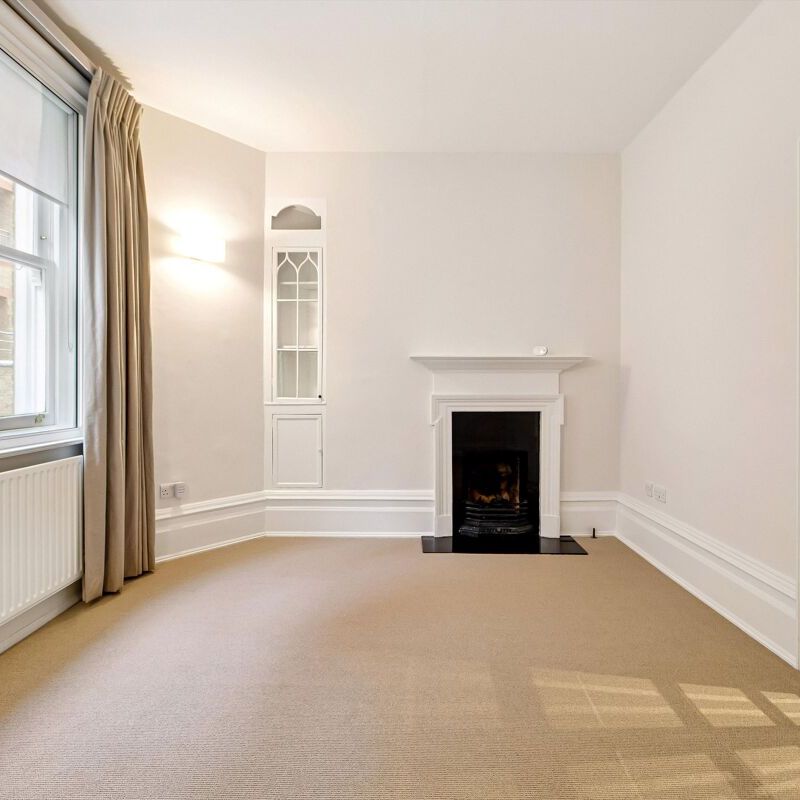A bright and well presented two bedroom to rent in the heart of Knightsbridge, SW3 - Photo 1