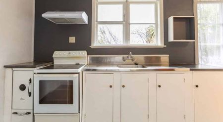 WOODVILLE - 4 BEDROOMS - Photo 2