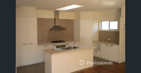 “Stylish and Modern home” - Photo 5