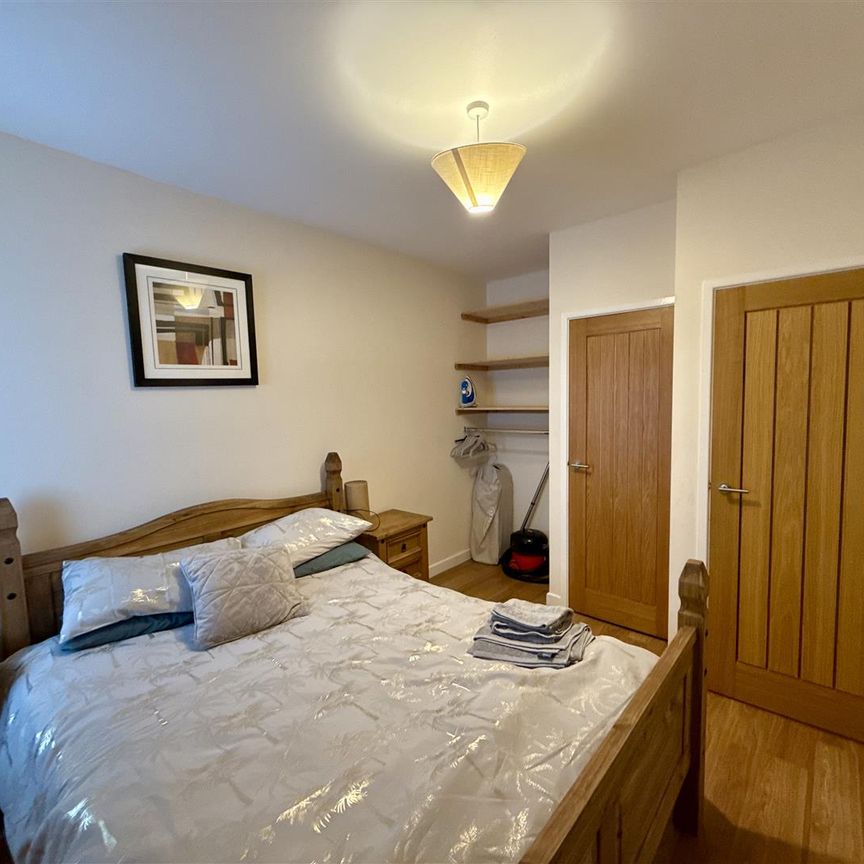 Flat 2, 245 Caernarfon Road - Photo 1