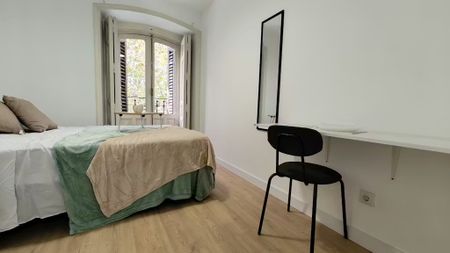 Calle de Trafalgar, Madrid, Community of Madrid 28010 - Photo 4