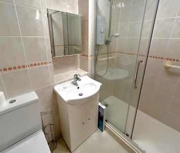 1 bedroom retirement property to rent - Photo 5