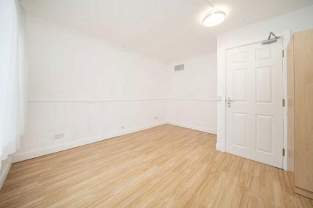 4 bedroom house to rent - Photo 3