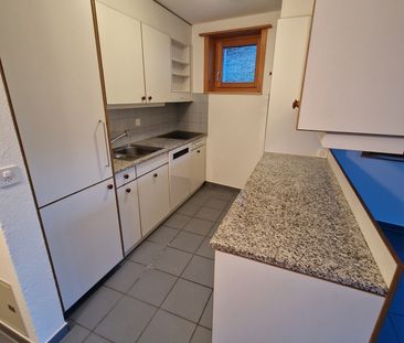 schöne 3.5 Zimmer-Wohnung an sonniger Lage in Tomils zu vermieten - Photo 3