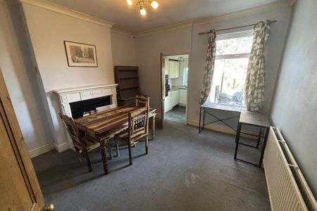 Bates Street - Photo 2