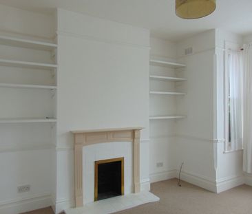 2 Bed Flat, East Dulwich, SE22 - Photo 2