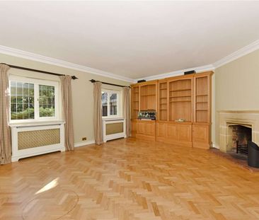 A wonderful family home in superb grounds with swimming pool. Garde... - Photo 5