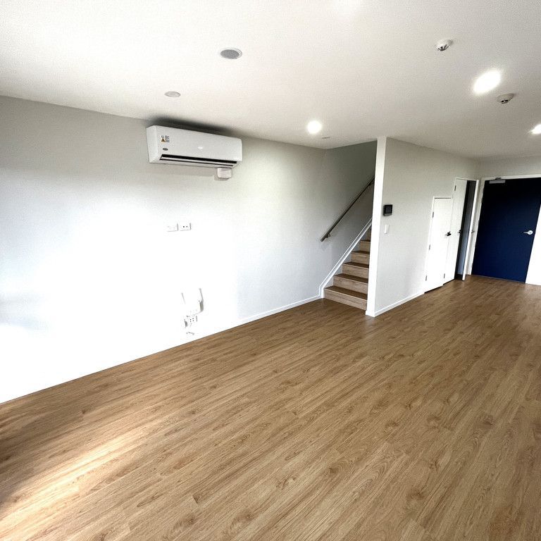 Stylish Top-Floor Apartment with Stunning Views! - Photo 1