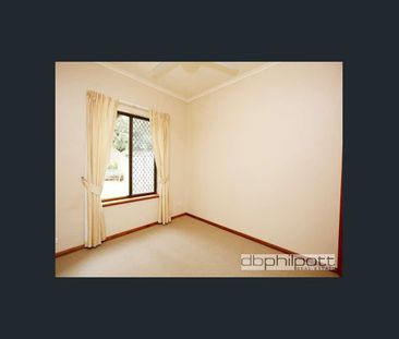 COURTYARD HOME IN THE HEART OF PROSPECT - Photo 5