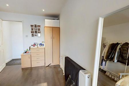 4 bedroom flat to rent - Photo 3