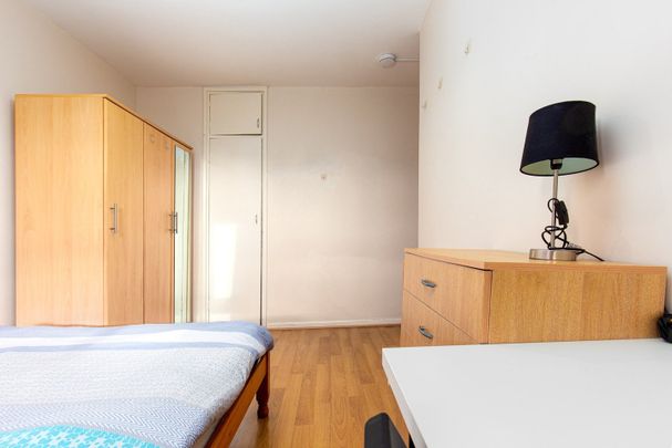 Room in a Shared Flat, Aldgate East, E1 - Photo 1