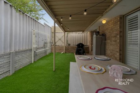 “Beautifully Renovated Villa in Sought-After Palmyra!” - Photo 2