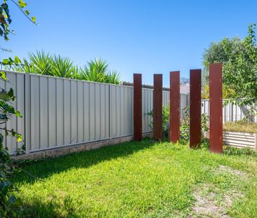 Modern Coastal Home! Spacious & Stylish! 3/4 Bed! - Photo 3