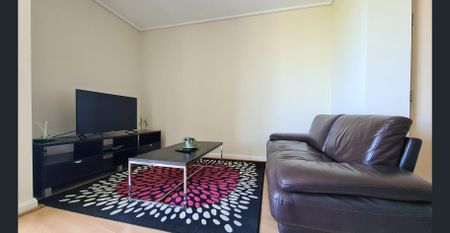 PRICE DROP! - Resort style 1 Bedroom - Fully Furnished & Equipped with all appliances, crockery, cookware, utensils, linen and more! - Photo 2