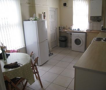 House with 4 Double Bedrooms close to Uni Campuses - Photo 2
