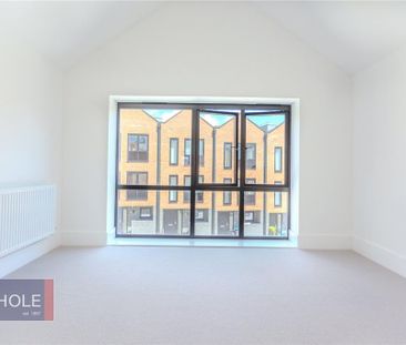 4 bedroom terraced house to rent - Photo 5