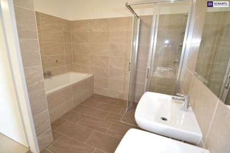 Eine Wohnung zum Wohlfühlen! Ihre neuwertige Drei-Zimmer-Wohnung mit großer Loggia! - Photo 2