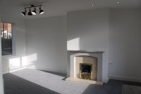 3 bedroom semi-detached house to rent - Photo 2