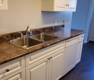 Fantastic Upper Level 2 bedroom suite in Sylvan Lake!! - Photo 3