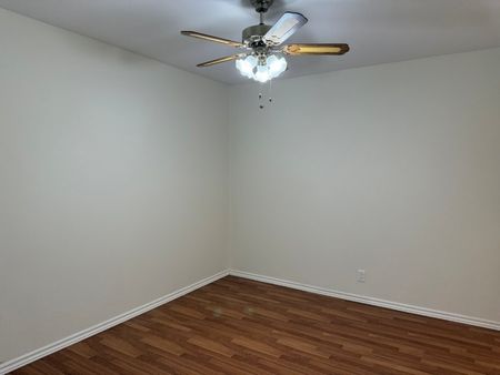 Charming 3 Bedrooms Plus Den/3 Bathrooms Rancher in Sunny South Surrey/White Rock - Photo 5