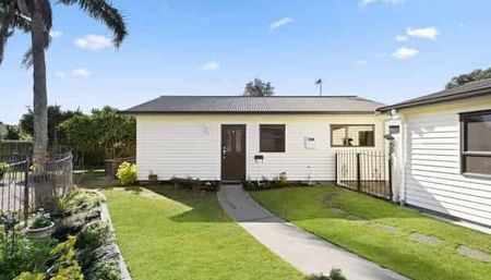 Stunning Two Bedroom In Sought After Chartwell - Photo 5