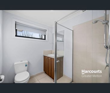 15 Dhalla Street, Thornhill Park, Vic 3335 - Photo 2