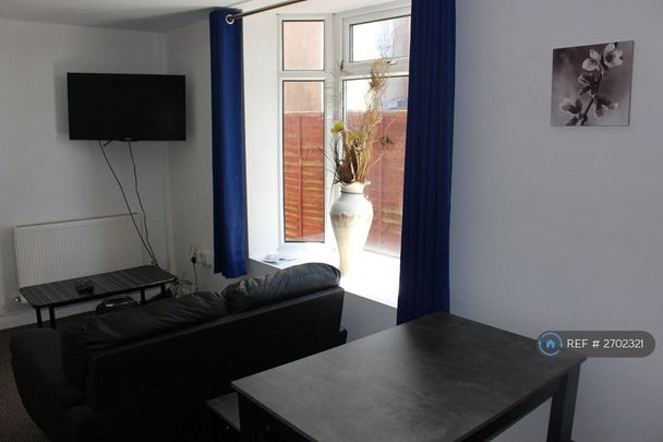 1 bedroom in a house share to rent - Photo 1