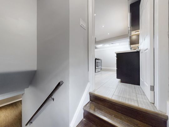 For Lease - 2098 Maplewood Drive, Burlington, Ontario - Photo 1