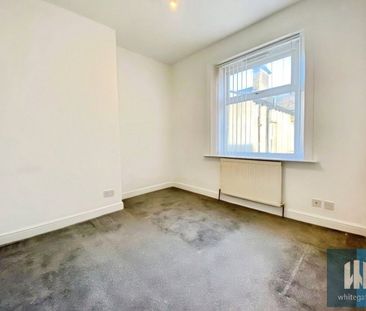 East View, Marsh, Huddersfield, HD1 - Photo 2