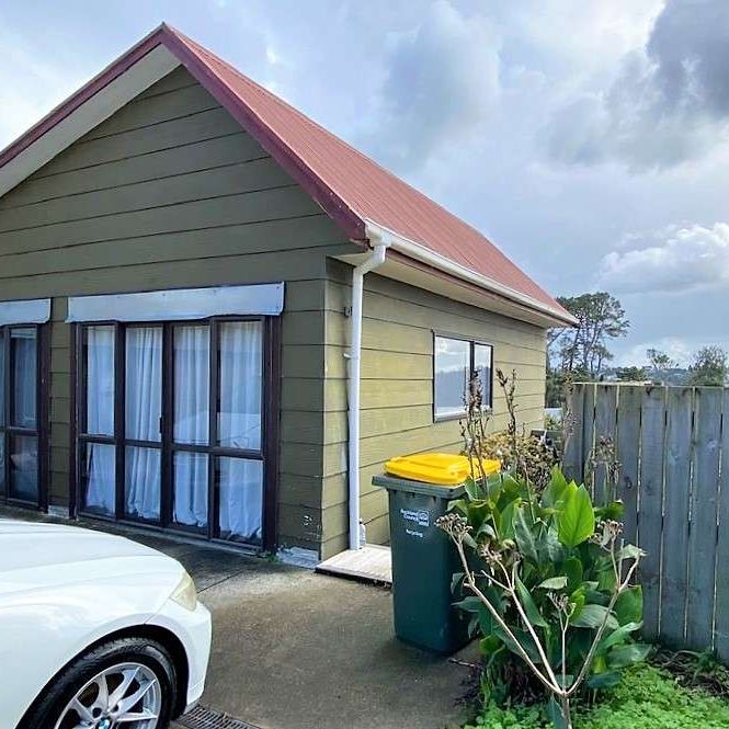 Adorable Cottage in the Heart of Glenfield! - Photo 1