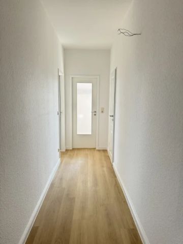 Sanierte 3-Raumwohnung mit Aufzug und einzigartigen Ausblick in der Innenstadt! - Photo 4