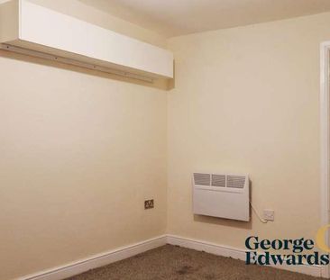 Crockett Court Tamworth, B77 - Photo 2