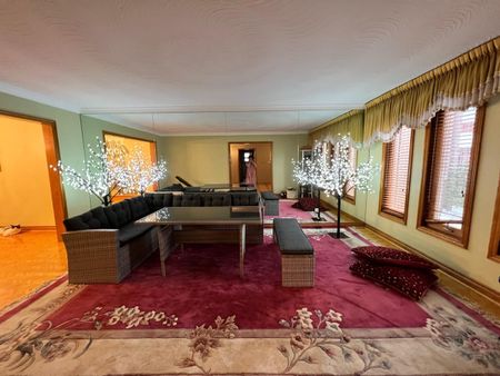 For Lease - 4261 Capilano Court, Mississauga, Ontario - Photo 2