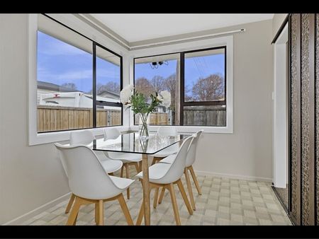 Spacious and Sunny Home - Photo 3
