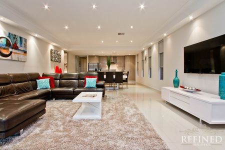 Impressive Family Home - Photo 2