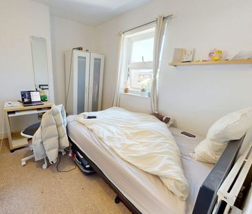 Terraced House to rent on - Photo 5