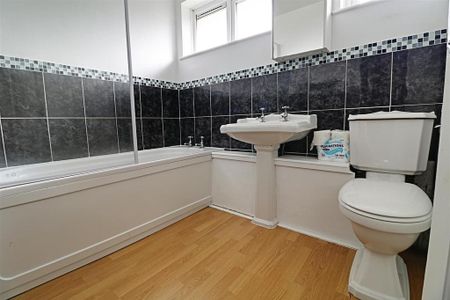 3 bedroom terraced house to rent - Photo 2