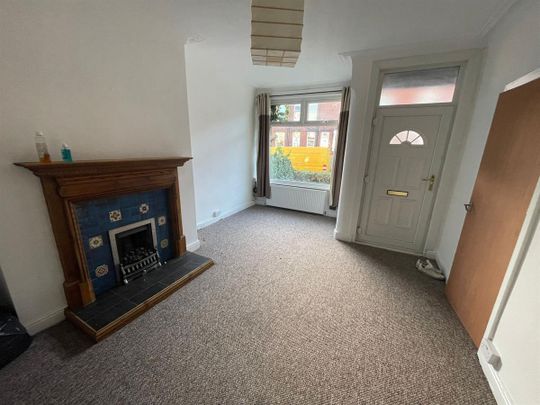 Cross Flatts Parade, Leeds - Photo 1