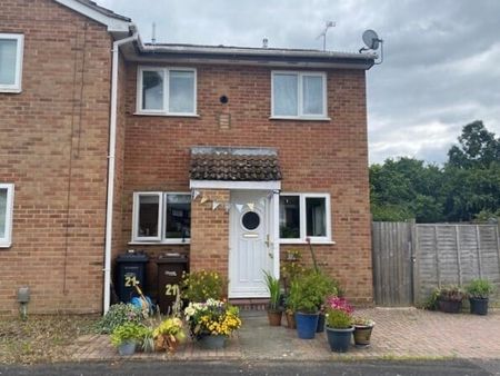 Langham Close, North Baddesley - Photo 2