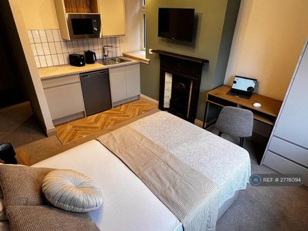 1 bedroom in a house share to rent - Photo 2