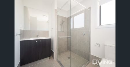 This Designed Double Storey Brand New 5 Beds 3 baths with single lock-up Garage House For Lease - Photo 3