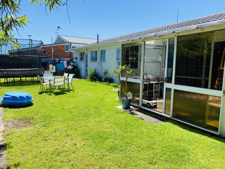 Property Management19B Bracken Avenue, Takapuna - House for Rent - Photo 3