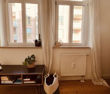 Cooles Wow Wohnen in wunderschöner 2 Zi.-Altbau-Whg mit Balkon! - Photo 3