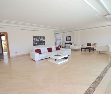 4 room luxury penthouse for rent in Marbella, Andalusia - Photo 2
