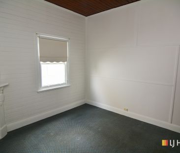 Spacious 2 Bedroom Cottage - Photo 3
