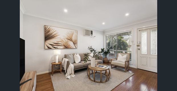 Rear north home enviably neighbouring a golf course - Photo 1