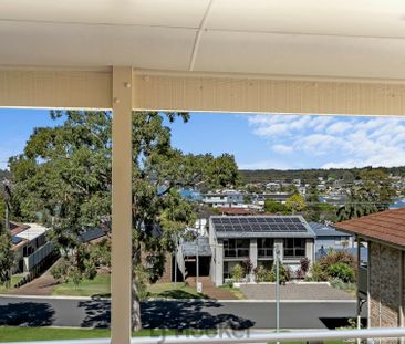 Family Home with Water Views - Photo 6