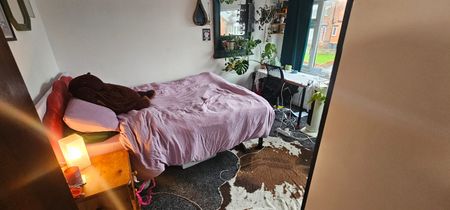 5 Bed - 21 Ash Crescent, Headingley, Leeds - LS6 3LE - Student - Photo 5