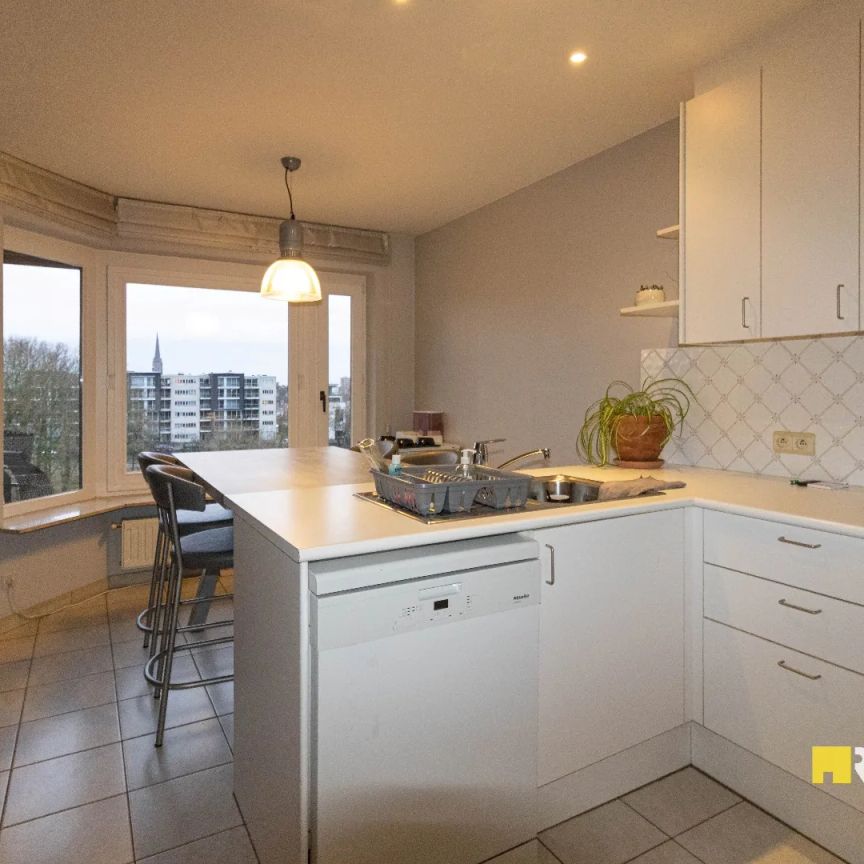 Stijlvol en zeer verzorgd appartement op de 5e verdieping - Photo 1