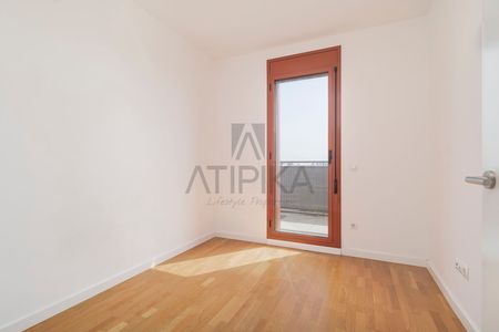 Piso en alquiler de cuatro habitaciones junto al Teatre Nacional de Cataluña, Barcelona - Photo 4